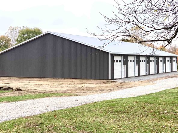 1690 E 700 S, Wolcottville, IN 46795